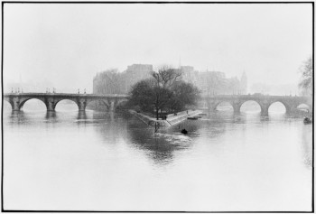 Ile de la Cité, Parigi, 1952_© Henri Cartier-BressonMagnum PhotosContrasto