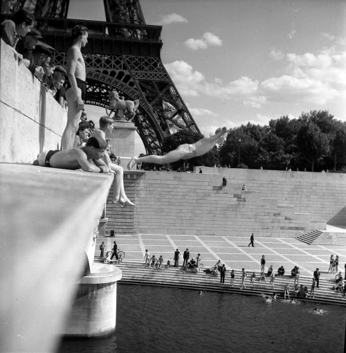 Pont d'Iéna, 1945_copyright © atelier Robert Doisneau