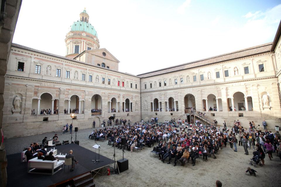 Folla all'inaugurazione della manifestazione (foto di Enrico Rossi, Reggio Emilia)