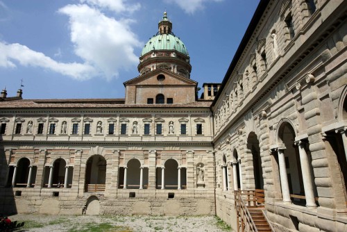 I chiostri di San Pietro, una delle sedi espositive di Fotografia Europea