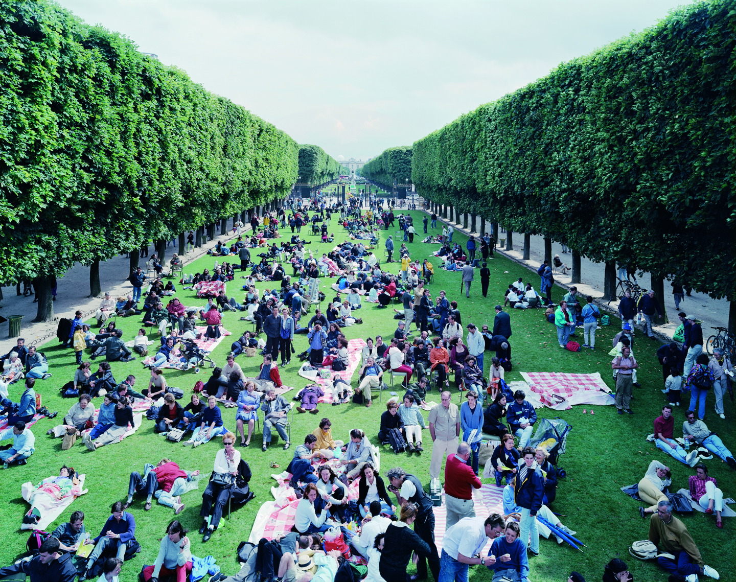 # 0700•Pic-nic allee_© Massimo Vitali