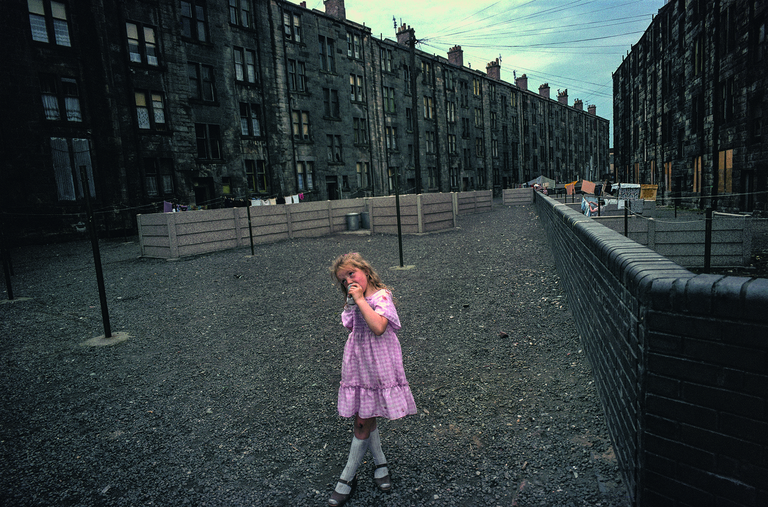 Raymond Depardon Glasgow, Écosse, 1980 34 x 51 cm © Raymond Depardon / Magnum Photos. Crédits photographiques : Légende. Lieu. Date © Raymond Depardon / Magnum Photos