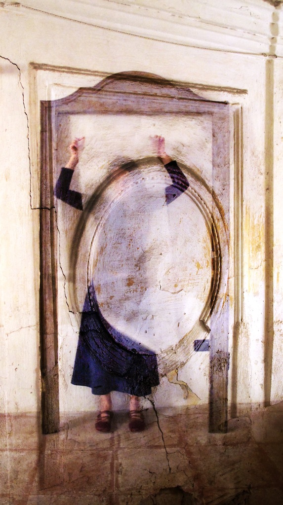 Giusy Calia Attraverso lo Specchio 2011 fotografia analogica-doppia esposizione Collezione M. Trevisan