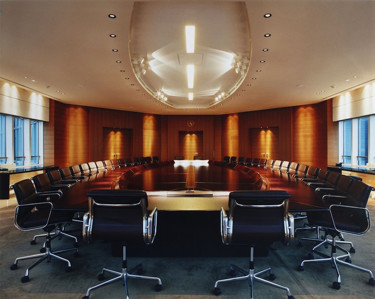 Jacqueline Hassink The meeting table of the Board of Directors of Total, 2009 © Jacqueline Hassink