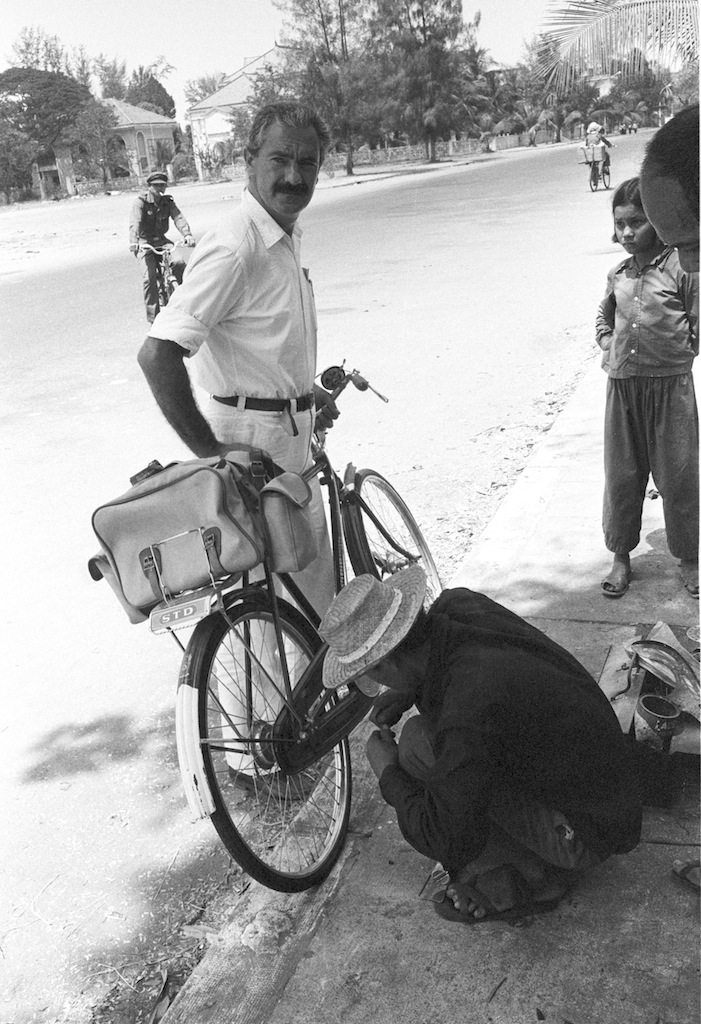 Tiziano Terzani a Phnom Penh, 1980 © Archivio Terzani