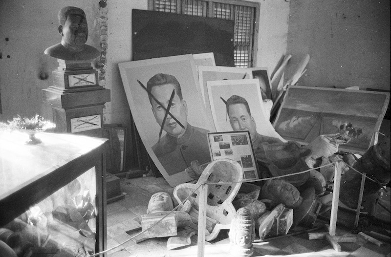 Busti e ritratti dismessi di Pol Pot, 1980 © Archivio Terzani