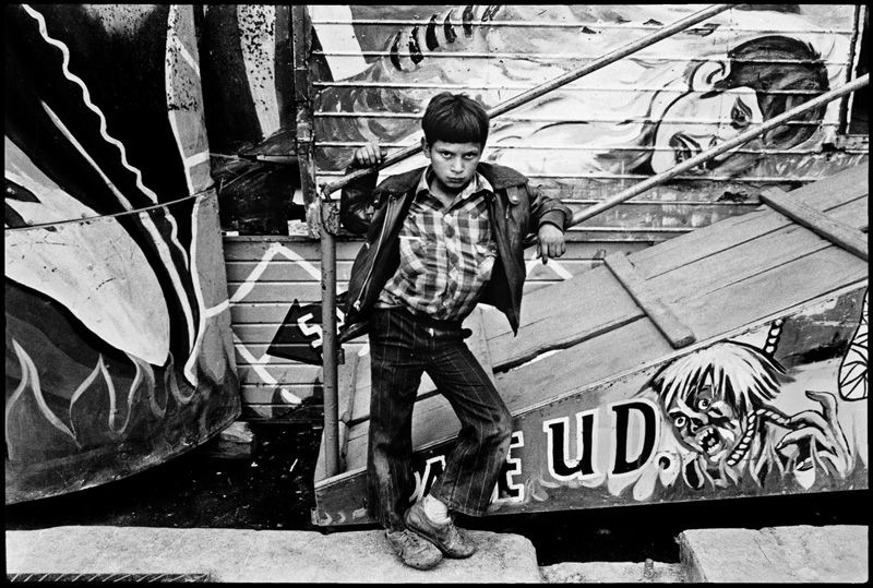 Yolanda Andrade, The boy and the inferno (El niño y el infierno), Mexico City, 1985. Collection Leticia and Stanislas Poniatowski. © Yolanda Andrade.