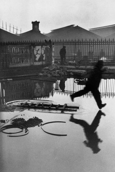 Dietro la stazione Saint-Lazare, Parigi, 1932. © Henri Cartier-Bresson/Magnum Photos-Courtesy Fondation HCB 