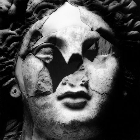 Mimmo Jodice, Figura del Tempio di Artemide, Siracusa, 1987. Courtesy l'artista