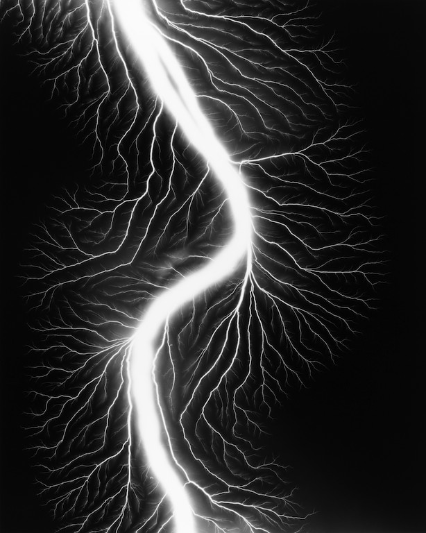  Hiroshi Sugimoto Lightning Fields 225, 2009 stampa ai sali d’argento, 58,4x47 cm courtesy l’artista
