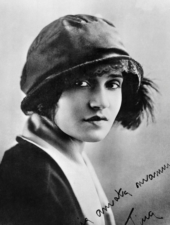 Anonimo. Tina Modotti a San Francisco, 1920 ca.Credits: Archivio fotografico Cinemazero Images, Fondo Tina Morgotti 
