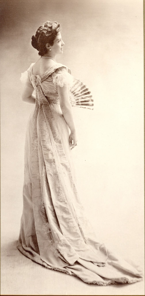 Thora van Loon-Egidius, ca. 1900 © Studio Nadar / Courtesy Museum Van Loon © Naam fotograaf / extra credits indicated. 