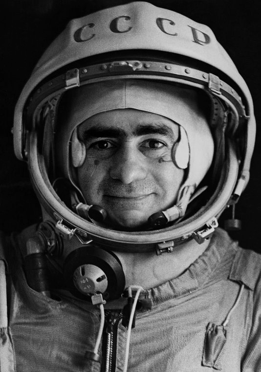 “Spoutnik”, portrait officiel du pilote-cosmonaute Iván Istochnikov, 1968. Tirage gélatino-argentique. Joan Fontcuberta 