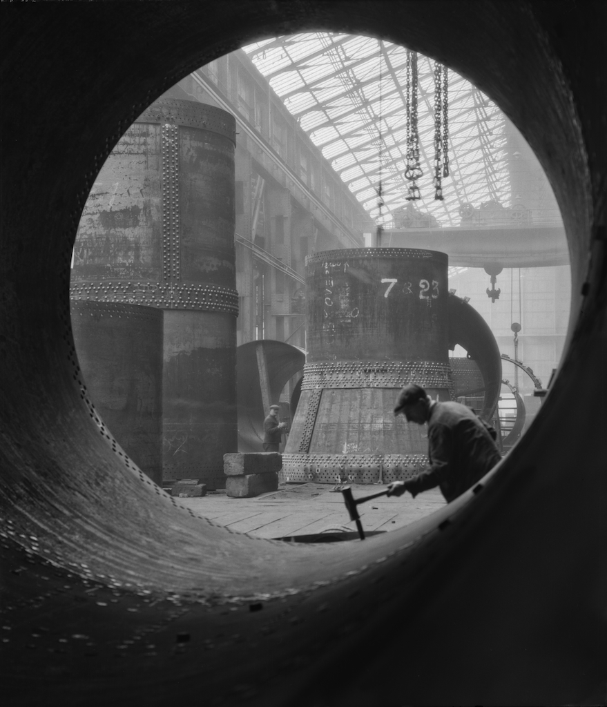 Forno rotativo in costruzione nel locale caldaie, Fonderia Vickers-Armstrongs, Tyneside,, Inghilterra, 1928 Stampa digitale © E.O. Hoppé Estate Collection / Curatorial Assistance