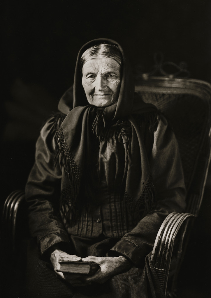 The Woman of the Soil, 1912  © Die Photographische Sammlung/SK Stiftung Kultur – August Sander Archiv, Colonia; SIAE, Roma, 2015