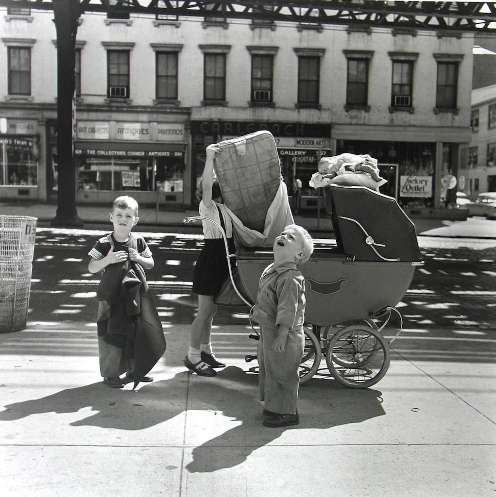 Vivian Maier: New York, NY, Septembre 1953© Vivian MaierMaloof Collection, Courtesy Howard Greenberg Gallery, New York