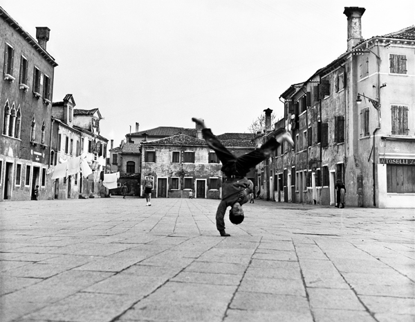 Burano. Piazza Grande 1954 © Piergiorgio Branzi - Courtesy Contrasto Galleria Milano 
