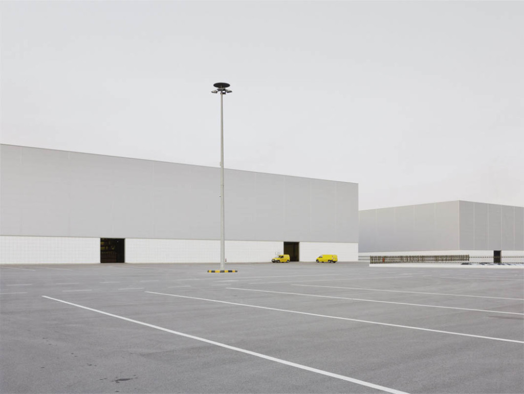 Henrik Spohler Warehouse, Vila-real, from the series In between, 2015 Magazzino, Vila-real, dalla serie In between Inkjet print 135 x 111 cm © Henrik Spohler 