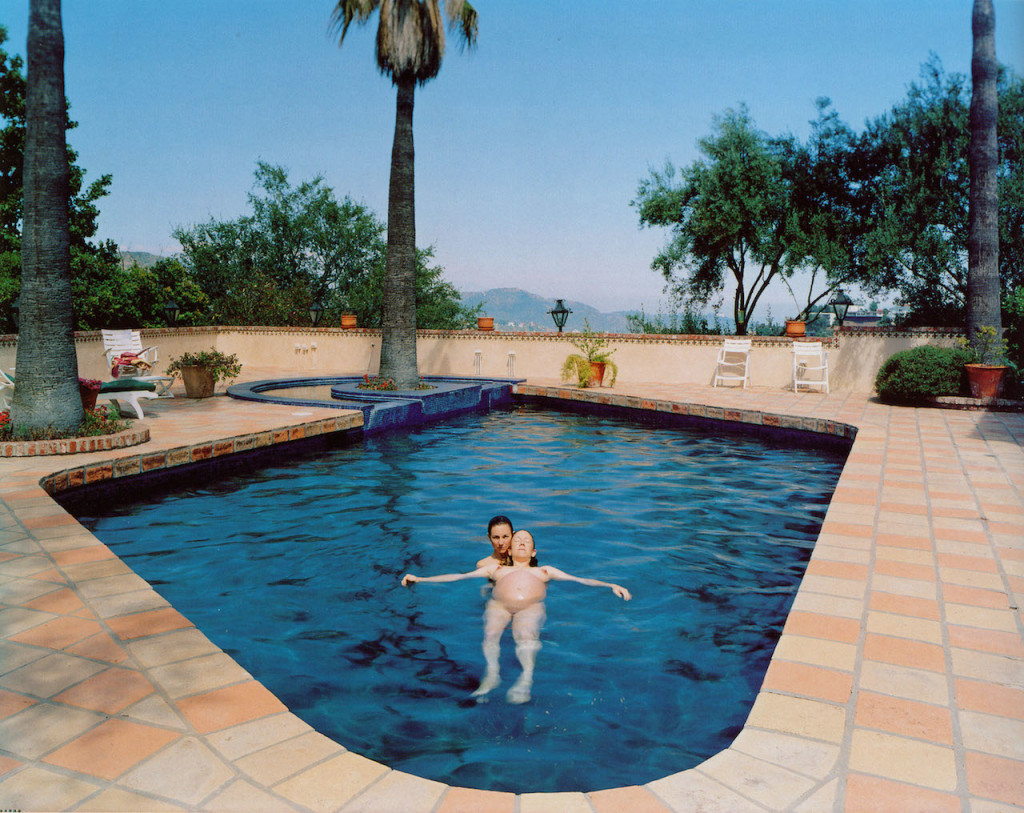 Miggi & Ilene, Los Angeles, California, 1995 C-­‐print, 103 x 128 cm. Courtesy Catherine Opie; Stephen Friedman Gallery, London; Regen Projects, Los Angeles