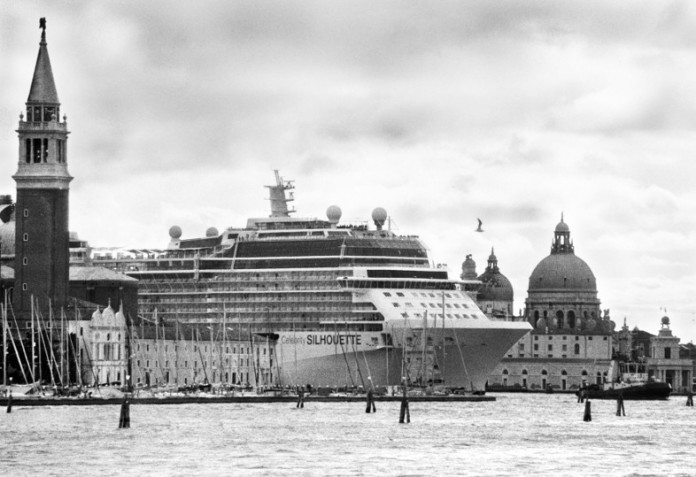 grandi navi le foto di Gardin in mostra a Venezia