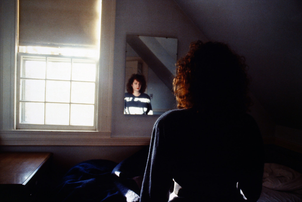 Nan Goldin, Self-Portrait in the Mirror, The Lodge, Belmont, MA, 1988 Cibachrome 69,5 x 101,5 cm Fondazione MUSEION. Museo di arte moderna e contemporanea Bolzano. Collezione / Collection Enea Righi Photo © Antonio  Maniscalco 