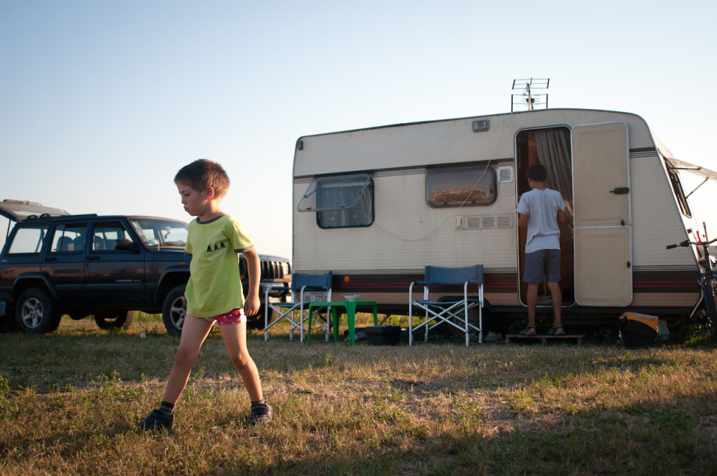 Può esser difficile comprendere come si vive da bambini e si cresce all'interno di un circo in posti e scuole sempre diversi e pochi altri bambini con cui giocare.