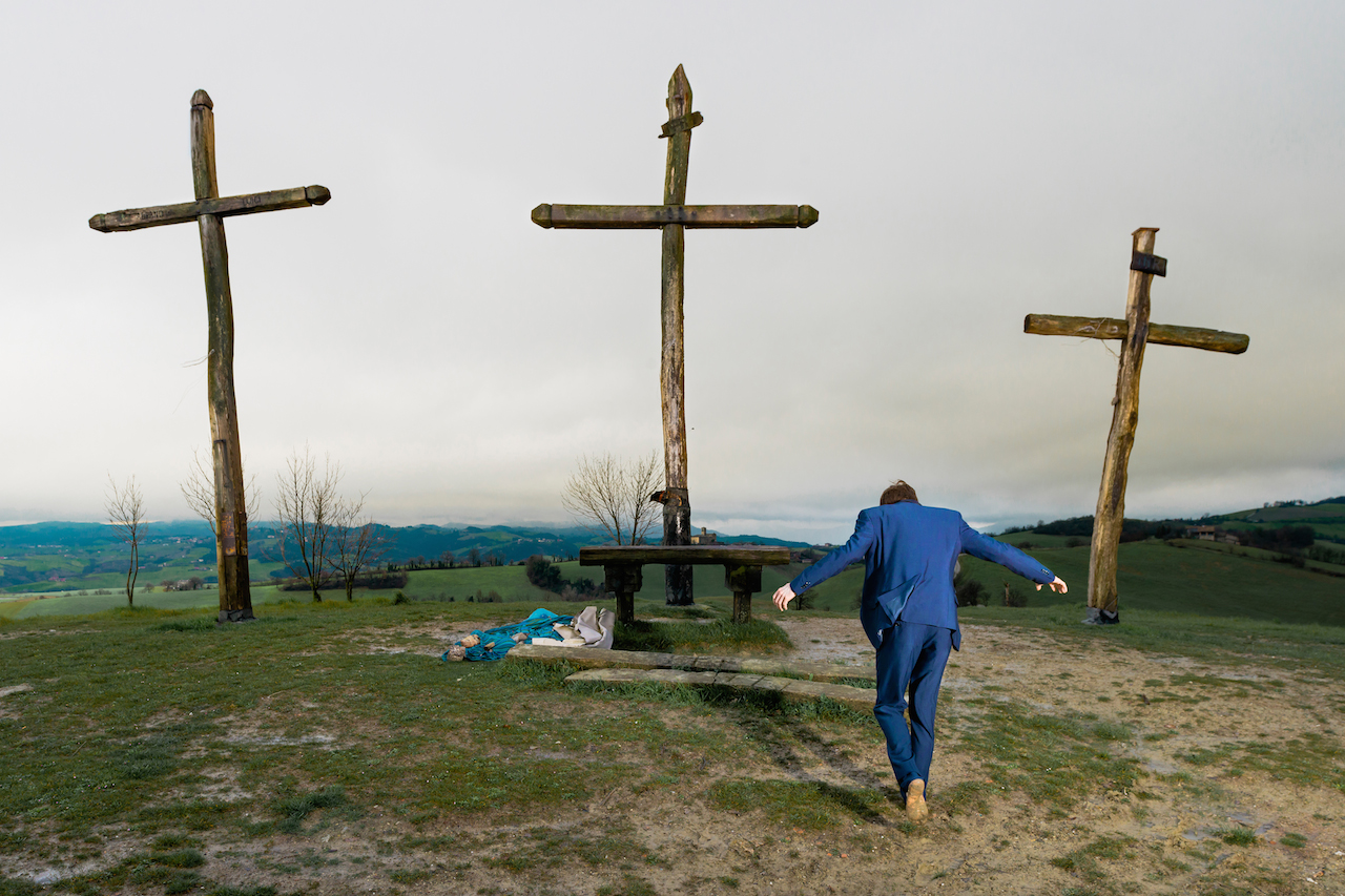 People on the Cross di Tommaso Mori