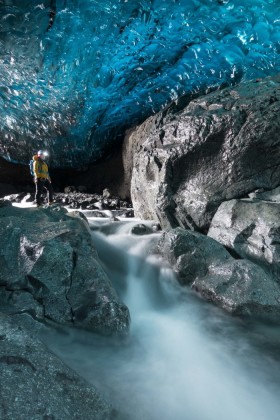 Le meraviglie inesplorate delle grotte di ghiaccio islandesi