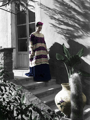 Leo Matiz racconta Frida Kahlo. Gli scatti in una mostra a Bologna