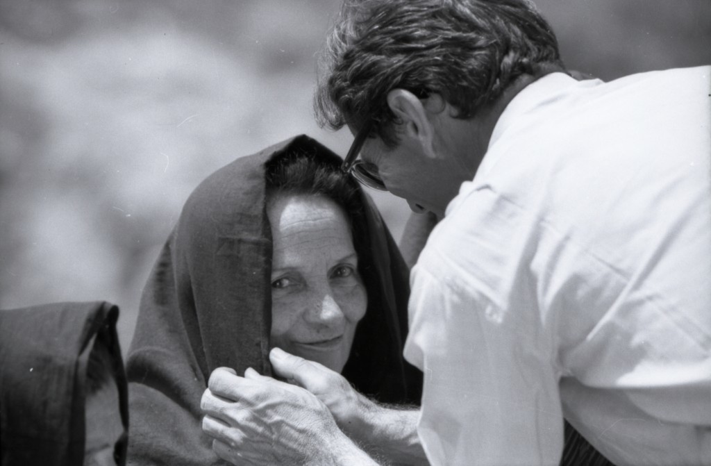 Susanna Colussi e Pier Paolo Pasolini sul set di Il Vangelo secondo Matteo,1964. © Angelo Novi/Cineteca di Bologna