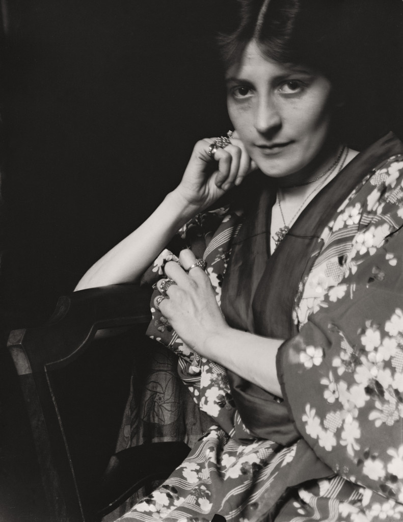 Mariano Fortuny Henriette con kimono, 1915 ca.  Pellicola in celluloide 113 x 84 mm Archivio Museo Fortuny, inv. MFN05722 ©Fondazione Musei Civici di Venezia - Museo Fortuny 