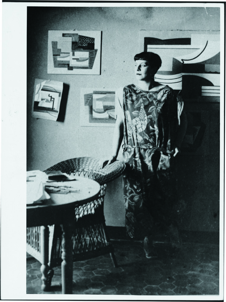 Florence-Henri-nel-suo-studio-Saint-Tropez-estate-1926.