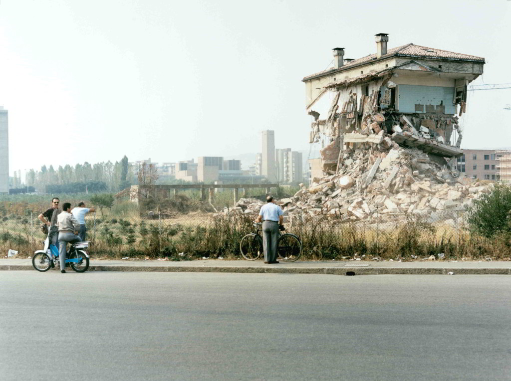 Luigi Ghirri, Sassuolo, 1985 © Eredi Luigi Ghirri Courtesy Biblioteca Panizzi 