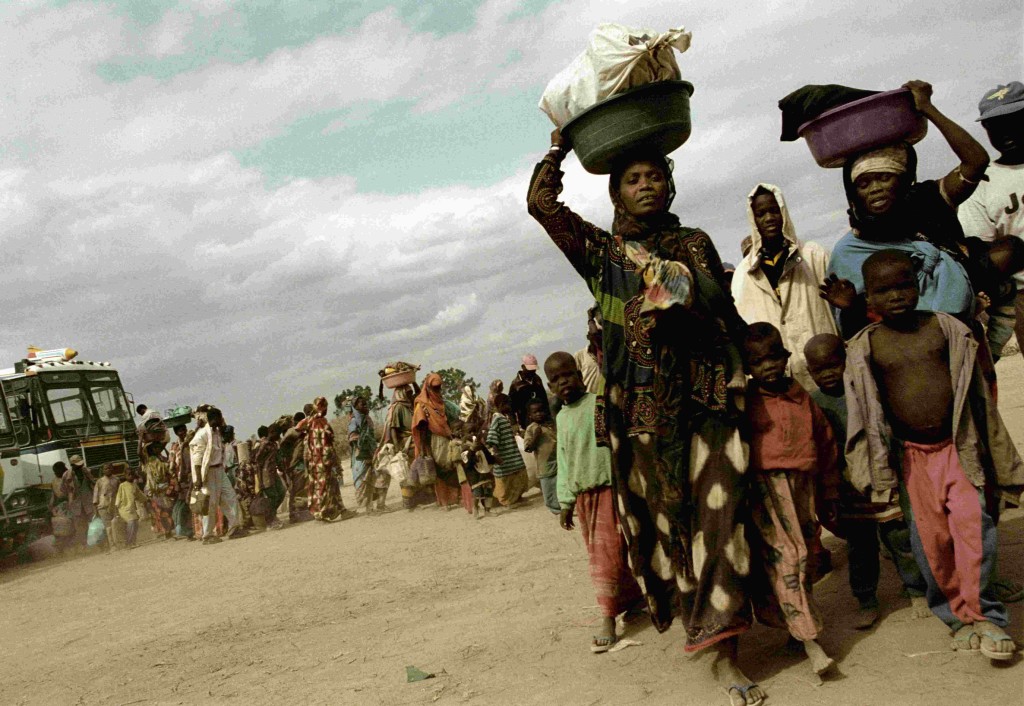 Alex Majoli Arrival to Kakuma.Kakuma. KENYA. 2002. © Alex Majoli / Magnum Photos 