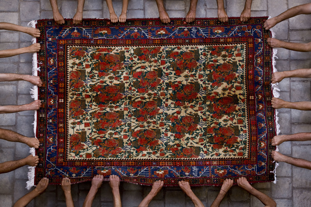 Jalal Sepehr, Knot, 2011, 70x100 cm, c-print, Courtesy l’artista e Officine dell’Immagine, Milano