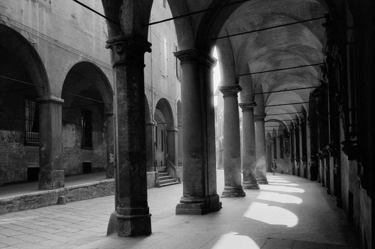 Paolo Monti ©, negativo tratto dalla serie Via Castiglione, censimento del Centro Storico di Bologna, 1969, Civico Archivio Fotografico, proprietà Fondazione Beic, Milano