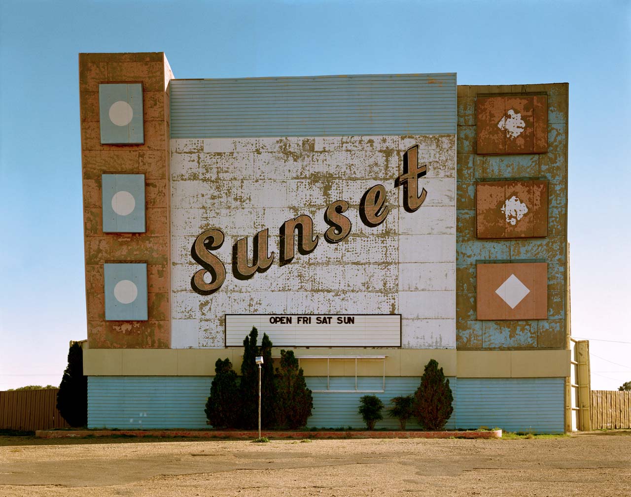 West Ninth Avenue, Amarillo, Texas, 2 October 1974.From the Uncommon Places series. © Stephen Shore. Courtesy 303 Gallery, New York.