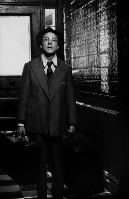 Dustin Hoffman during the filming of Arthur Miller's "Death of a Salesman".  New York, USA, 1985  © Inge Morath / The Inge Morath Foundation / Magnum Photos  