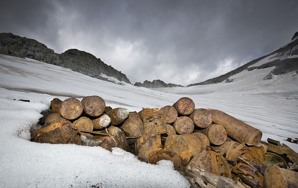 Gruppo Presanella resti dei depositi di munizioni per la batteria austroungarica di monte botteri. Proiettili per artiglieria calibro 10 cm