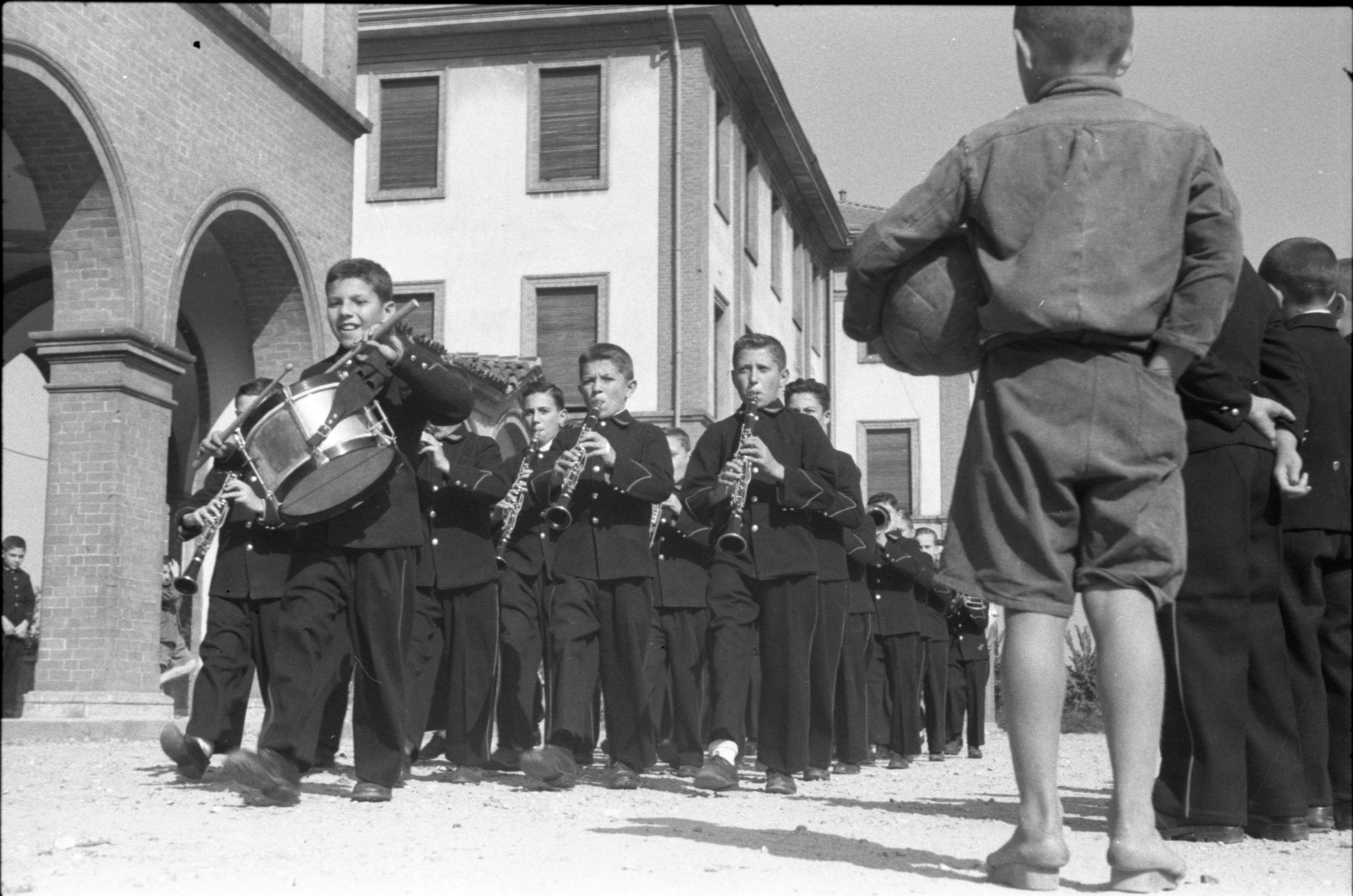 Federico Patellani, Italia Dopoguerra. Banda dei Martinitt, Milano, 1946
