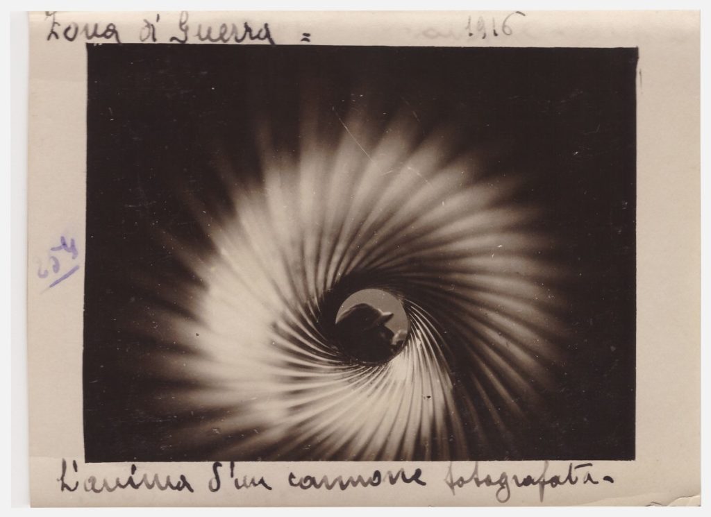 Enrico Barbera. L’anima di un cannone fotografata. 1916