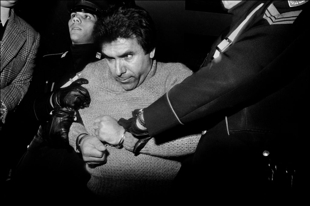 Letizia Battaglia L'arresto del feroce boss mafioso Leoluca Bagarella Palermo, 1980 Courtesy l'artista
