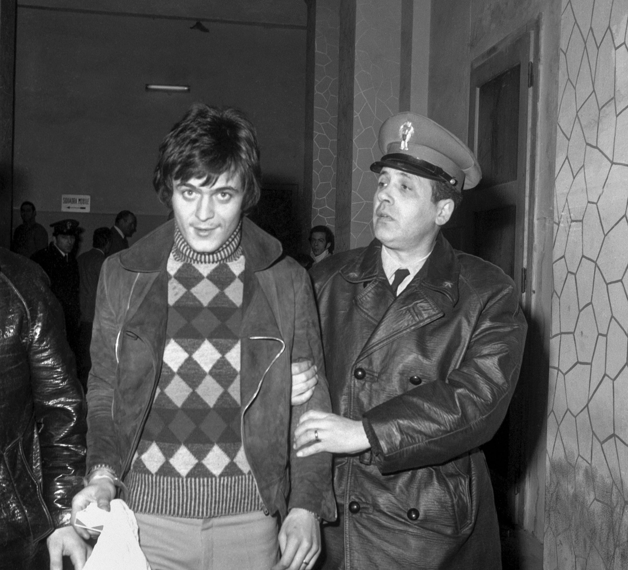Giancarlo De Bellis, Renato Vallanzasca arrestato dopo una rapina, 1972, Archivio Fotogramma