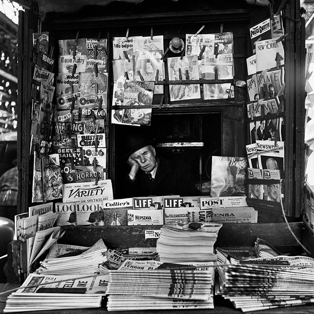 VIVIAN MAIER MARCH 1954 NEW YORK PALAZZO PALLAVICINI BOLOGNA copyright Vivian Maier Maloof Collection Courtesy Howard Greendberg Gallery New York