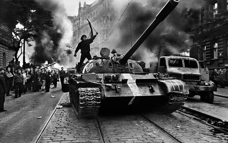 Invasion 68 Prague Josef Koudelka