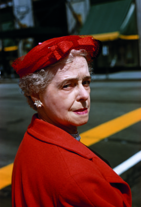vivian maier mostra milano donna in rosso