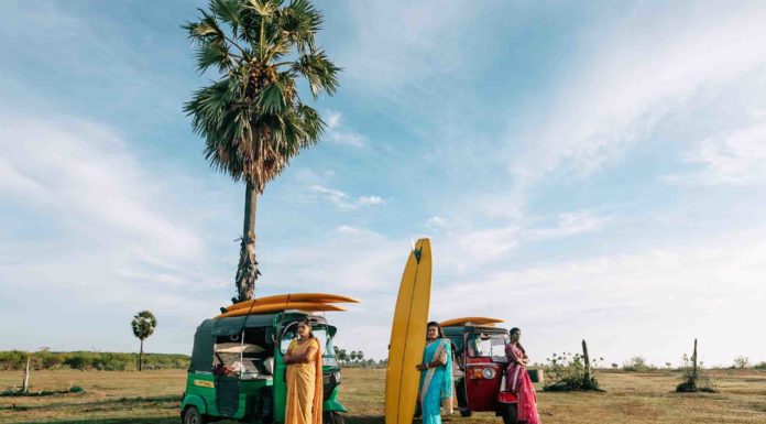 premio stein 2019 mostra cascina roma milano foto di Francis Rousseau donne indiane tavola surf