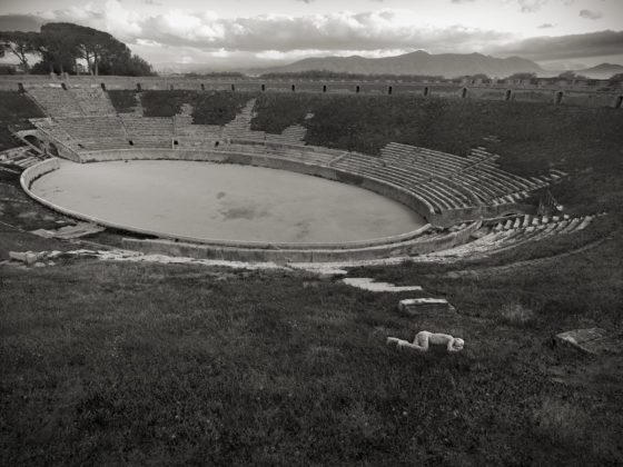 Kenro Izu Anfiteatro Pompei mostra modena