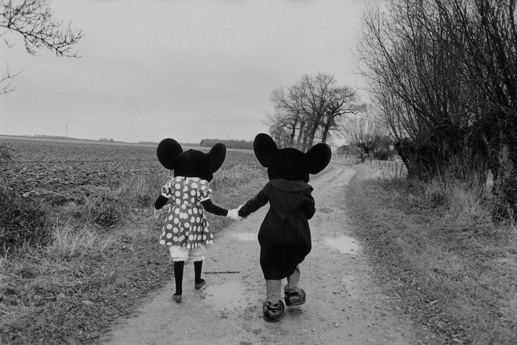Alain Noguès Mickey Mouse et Minnie sur le futur site de Disneyland à Marne la Vallée 1985
