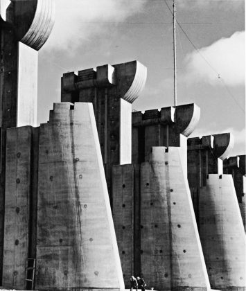 La Diga di Fort Peck Montana 1936 Images by Margaret Bourke-White 1936 The Picture Collection Inc. All rights reserved